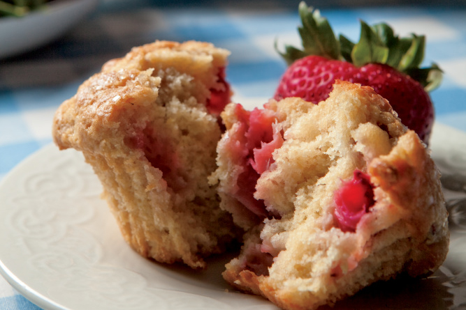 Fresh Strawberry Muffins