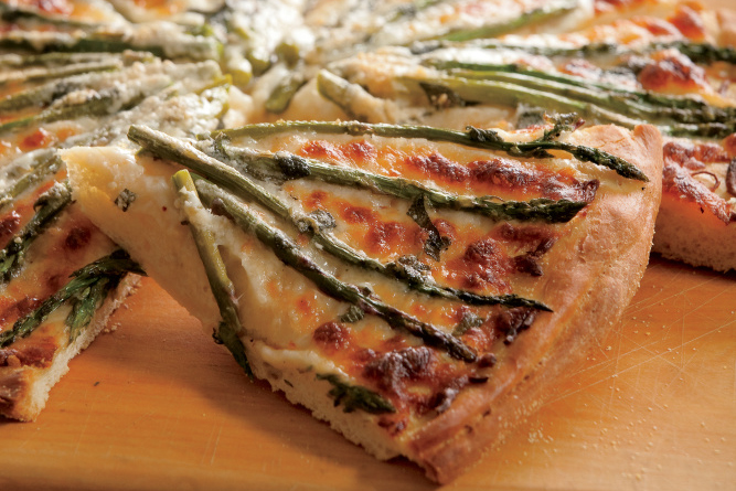 Asparagus Pizza Bianca