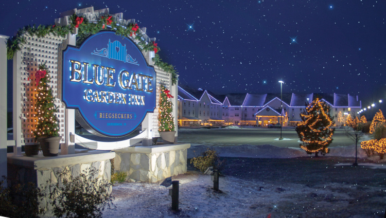 Garden Inn decorated at Christmas