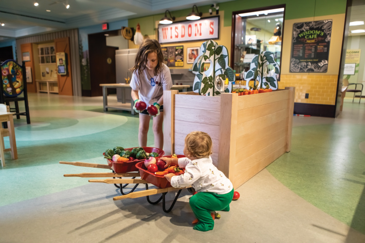 Kids playing in the children's area of the museum