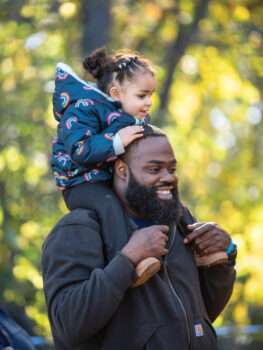 Father carrying a daughter on his shoulders at Knollbrook Farm