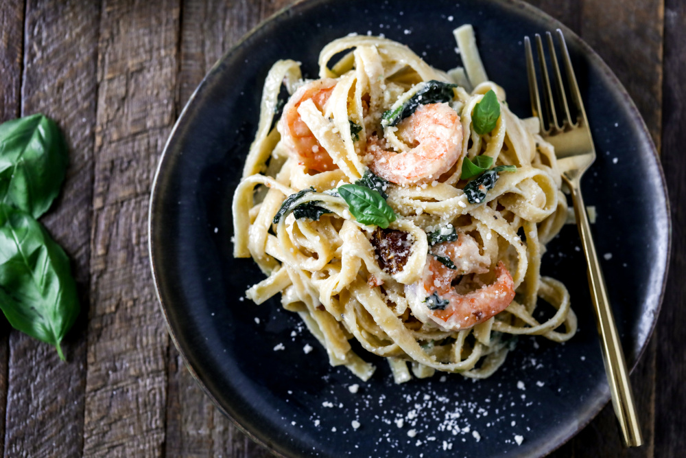 Creamy Pasta with Spinach, Sun-Dried Tomatoes and Shrimp